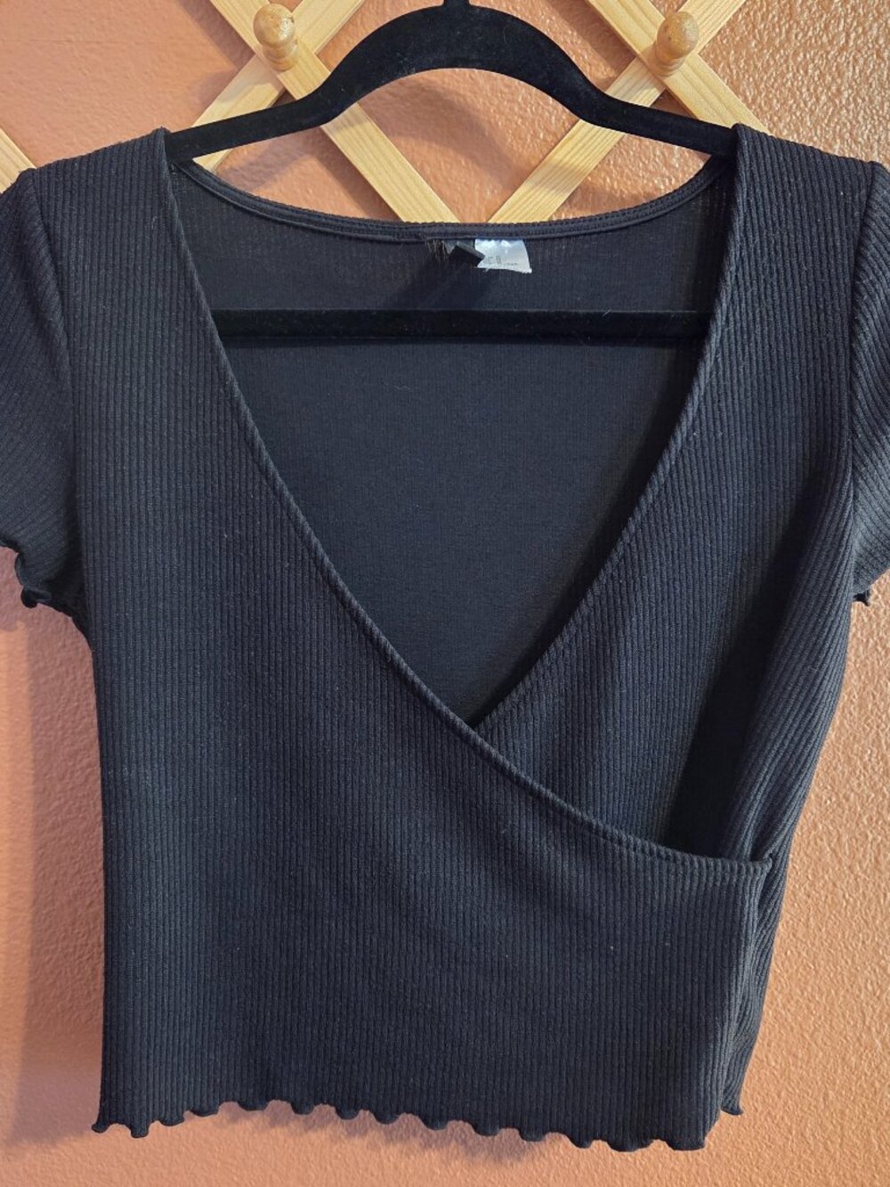 H&M Black Ribbed Wrap Crop Top Short Sleeve Scalloped Hem Size M